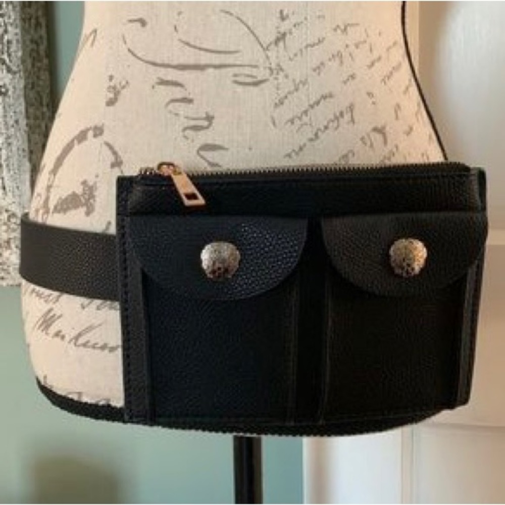 NWT VINCE CAMUTO BELT BAG BLACK LEATHER.. length 42.5” Size Large ✅✅